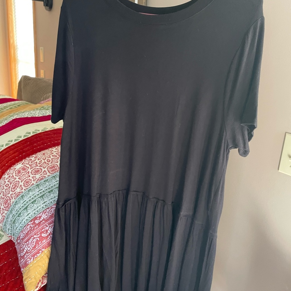 Woman’s baby doll style tee.